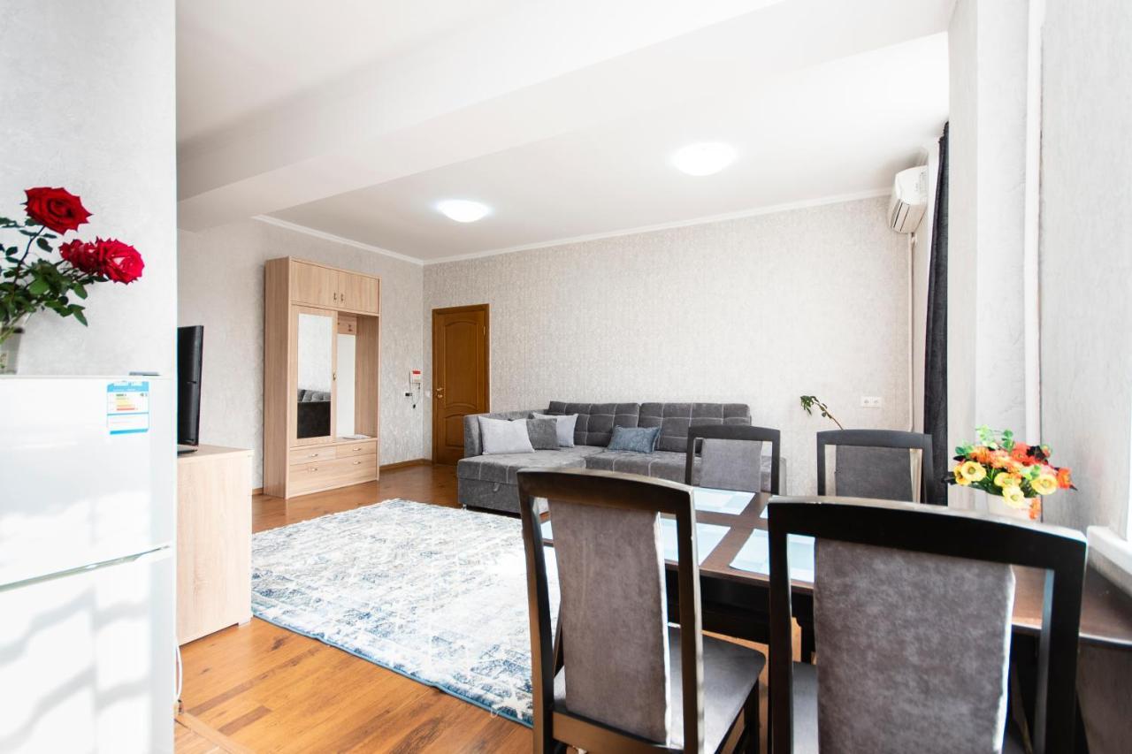 Comfortable Apartment In The Golden Square. Almaty Eksteriør bilde